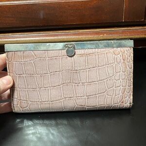 Elegant Pink Crocodile-Embossed Clutch vintage wallet